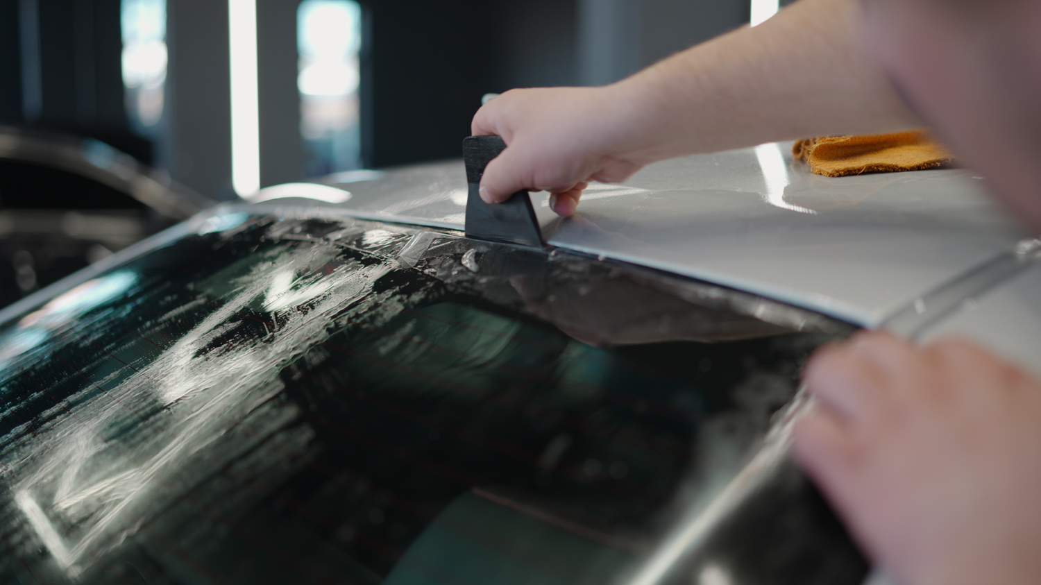 Антигравійна захисна плівка (PPF): надійний захист кузова авто від сколів і подряпин